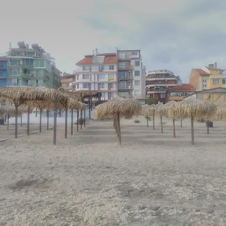 Проживание в семье Vancesi Homestay Поморие